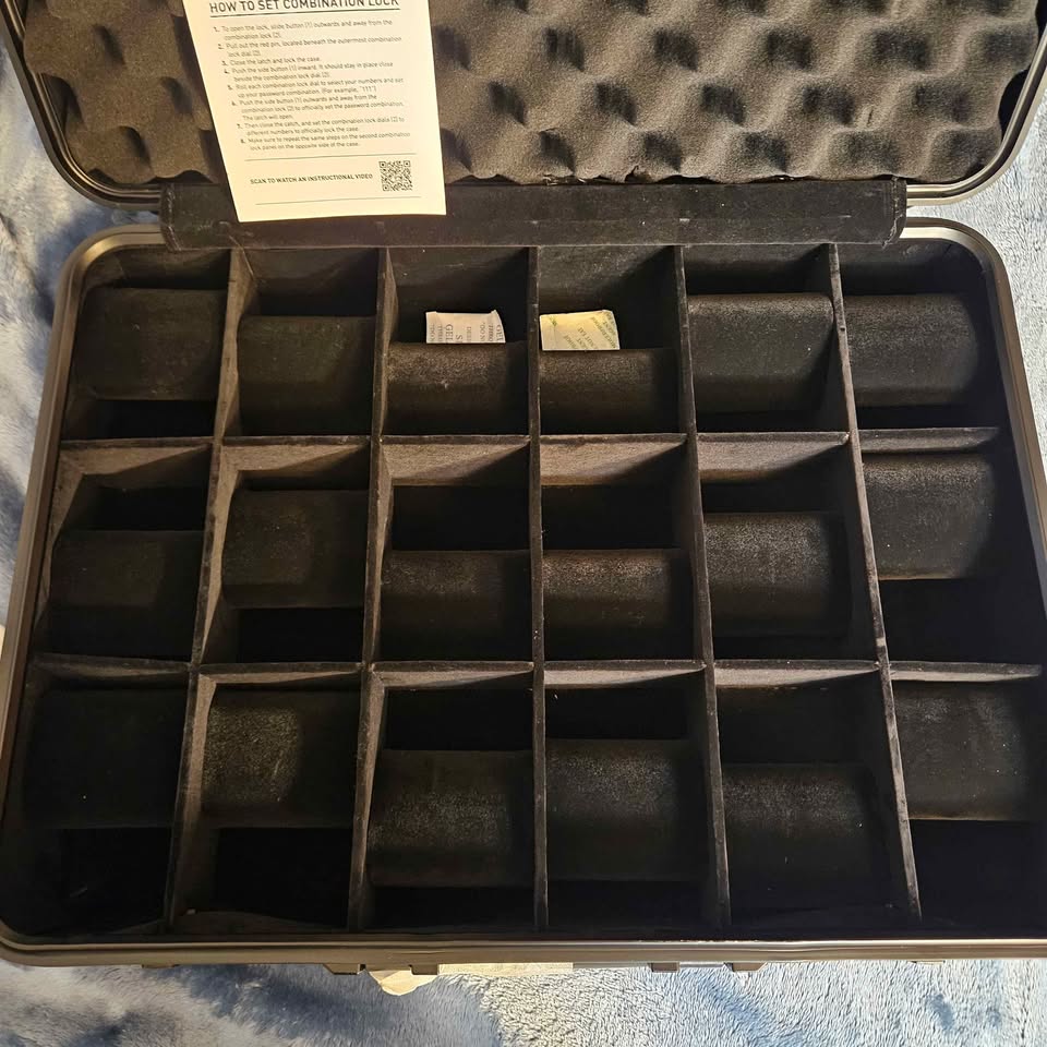 Invicta 18 Slot Watch Storage Case Hard Shell w/ Combination Lock -black & silver - Imagen 7
