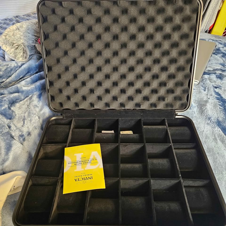 Invicta 18 Slot Watch Storage Case Hard Shell w/ Combination Lock -black & silver - Imagen 6